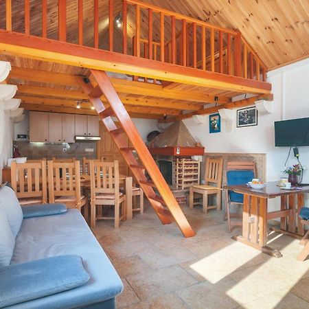 1 Bedroom Awesome Home In Postira Exterior photo